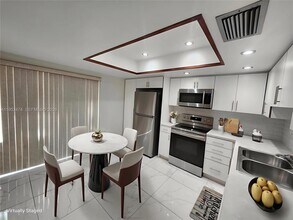 12396 SW 94th Ln in Miami, FL - Building Photo - Building Photo