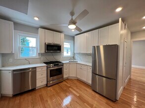 11 Burnham St in Somerville, MA - Building Photo - Building Photo