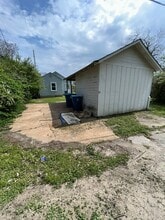 5637 Jennings Station Rd in Jennings, MO - Building Photo - Building Photo