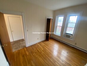 43 Bow St, Unit 3 in Somerville, MA - Foto de edificio - Building Photo
