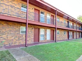 Westlawn Apartments in Texarkana, TX - Building Photo