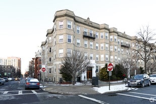 65 Park Dr, Unit 14 in Boston, MA - Building Photo