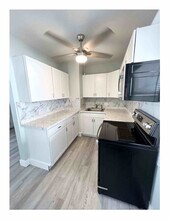 223 S Hillcrest Ave in Clearwater, FL - Foto de edificio - Building Photo