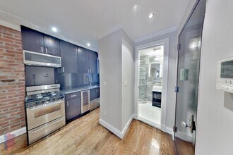 436 W 52nd St in New York, NY - Building Photo - Building Photo