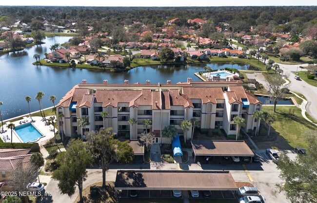 property at 3820 La Vista Cir