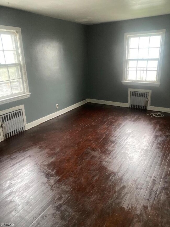 8 McGotty Pl in Irvington, NJ - Building Photo - Building Photo