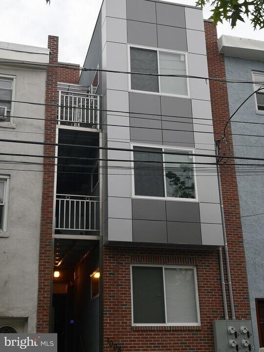 1008 Green St in Philadelphia, PA - Building Photo
