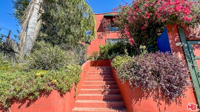 1024 Coronado Terrace in Los Angeles, CA - Building Photo - Building Photo