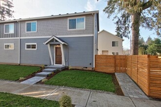9424 N Macrum Ave in Portland, OR - Building Photo - Building Photo