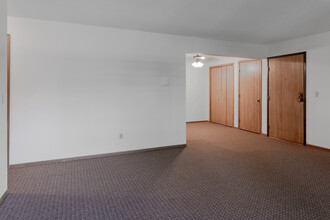 Stearnsway Apartments in St. Cloud, MN - Building Photo - Interior Photo