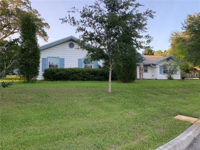 3090 Sunset Point Rd in Clearwater, FL - Building Photo - Building Photo