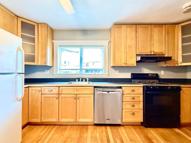 879 Broadway, Unit 1 in Somerville, MA - Building Photo - Building Photo
