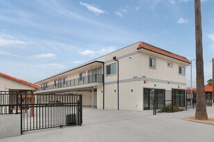 13035 San Fernando Rd in Los Angeles, CA - Building Photo