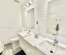 1476 Presidio Dr in Weston, FL - Foto de edificio - Building Photo