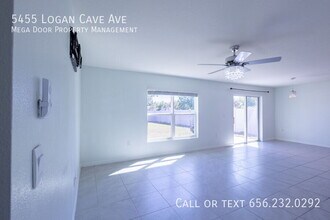 5455 Logan Cave Ave in Wimauma, FL - Building Photo - Building Photo