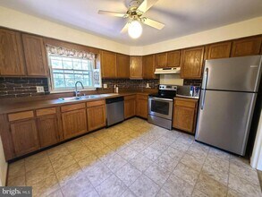 8812 Danewood Dr in Alexandria, VA - Building Photo - Building Photo