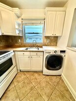 48 Bedford B in West Palm Beach, FL - Building Photo