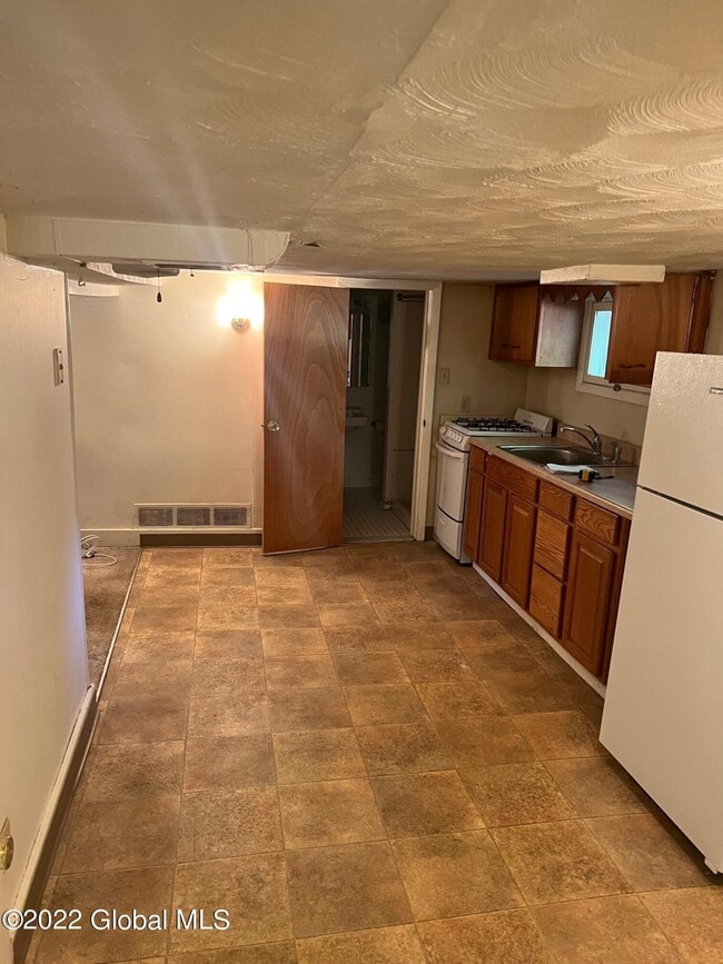 106 Braintree St in Albany, NY - Building Photo - Building Photo