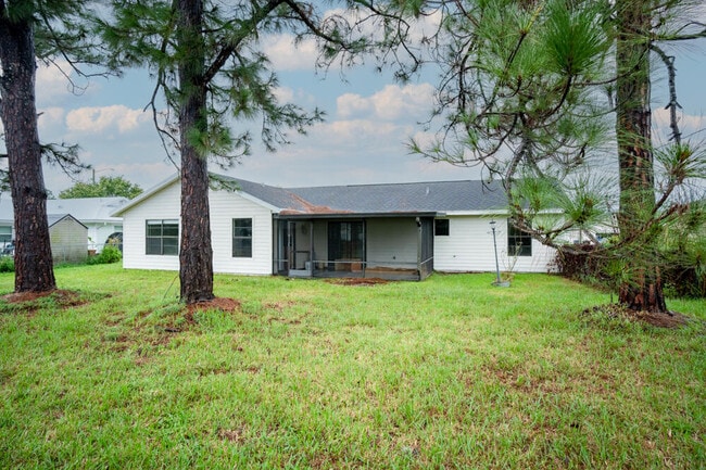 3617 SW Margela St in Port St. Lucie, FL - Building Photo - Building Photo