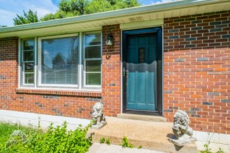 1312 Cheshire Dr in Nashville, TN - Foto de edificio - Building Photo