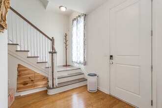 293 Bradley Dr in Wood Ridge, NJ - Foto de edificio - Building Photo