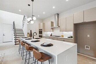 1012 Muncie Ave in Dallas, TX - Building Photo - Building Photo