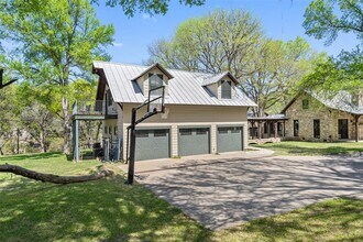 900 Lost Canyon Dr in West Lake Hills, TX - Building Photo - Building Photo