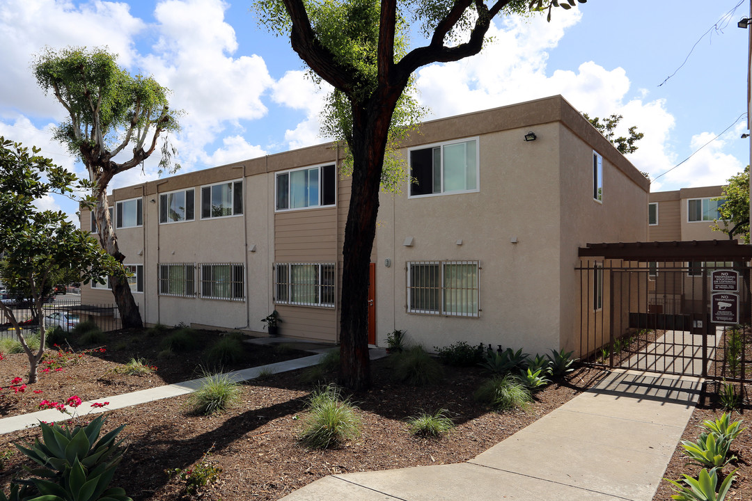 Delta Manor Apartments in San Diego, CA - Building Photo