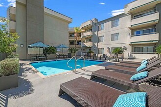 Tiffany Court in Los Angeles, CA - Foto de edificio - Building Photo