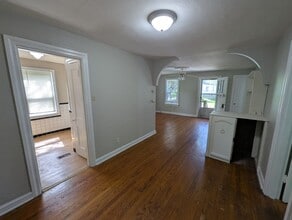 8826 Tyrell Dr in Jennings, MO - Building Photo - Building Photo