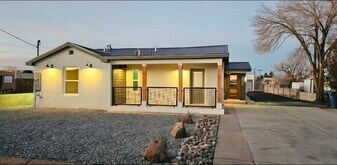 505 Los Arboles Ave NW in Albuquerque, NM - Building Photo
