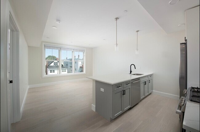 426 Border St, Unit #503 in Boston, MA - Foto de edificio - Building Photo