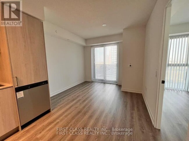 195 Commerce St in Vaughan, ON - Building Photo - Building Photo