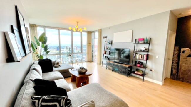 property at 1629 S Prairie Ave
