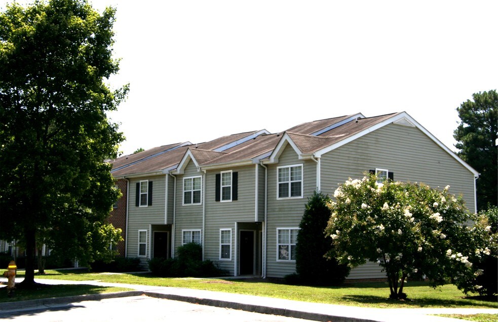 New Castle Apartments Colonial Heights, VA Apartments For Rent