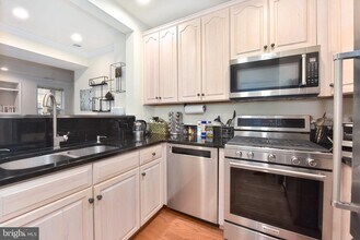 2330 14th St N in Arlington, VA - Building Photo - Building Photo