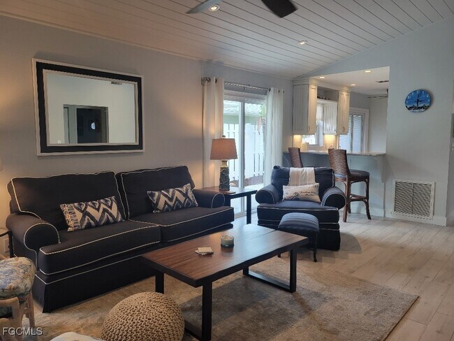 14873 Crescent Cove Dr in Ft. Myers, FL - Building Photo - Building Photo