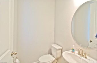 4558 Arboretum Cir in Naples, FL - Foto de edificio - Building Photo