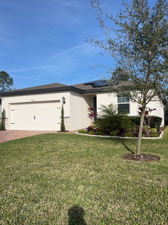 17229 Cagan Crossings Blvd in Clermont, FL - Building Photo