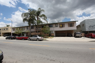 Tropicana in Canoga Park, CA - Building Photo - Building Photo