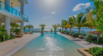 460 NE 28th St in Miami, FL - Building Photo