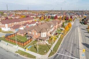 8 Nightstar Rd in Toronto, ON - Building Photo