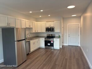491 Campbell Ave in Troy, NY - Building Photo - Building Photo