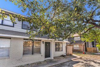 4413 Whispering Valley Dr in Austin, TX - Foto de edificio - Building Photo