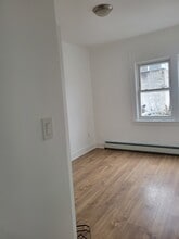 11110 14th Ave, Unit 2 in College Point, NY - Foto de edificio - Building Photo