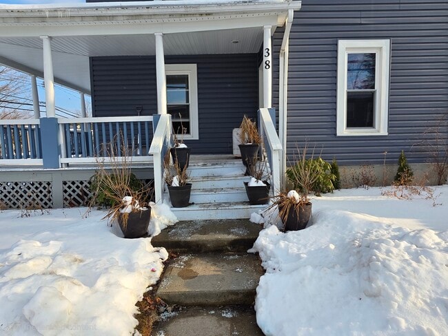 38 River St, Unit A in Otego, NY - Foto de edificio - Building Photo