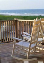 102 Revere St in Hull, MA - Building Photo