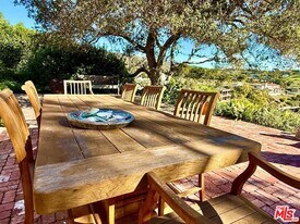 29507 Harvester Rd in Malibu, CA - Building Photo