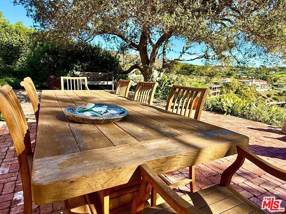 29507 Harvester Rd in Malibu, CA - Building Photo