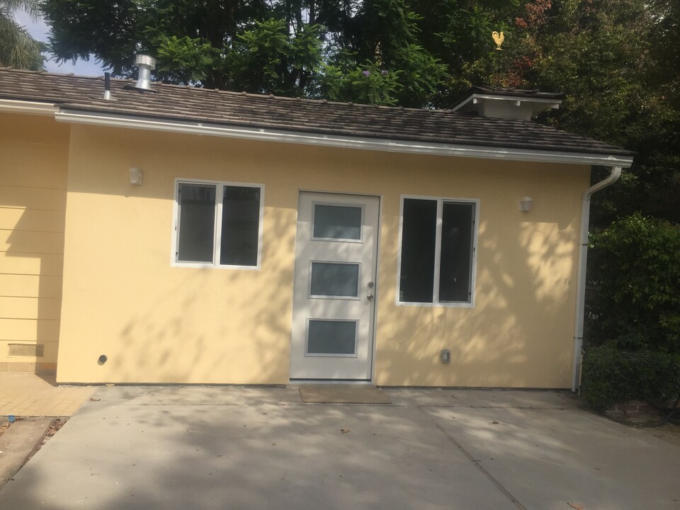 8929 Darby Ave in Northridge, CA - Building Photo